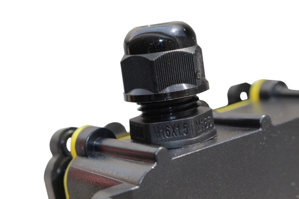 Розподільча коробка М686-3 IP68 з клеммой 24А TNSy