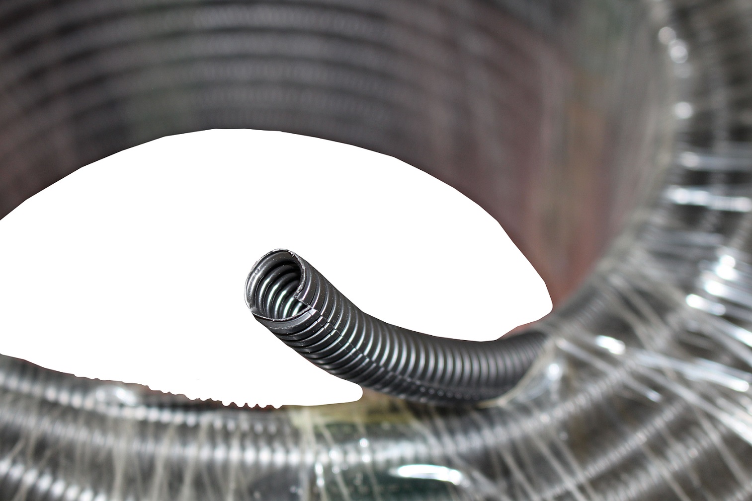 trubka-gofrovana-ppng-10-13mm-rozrizna-avto