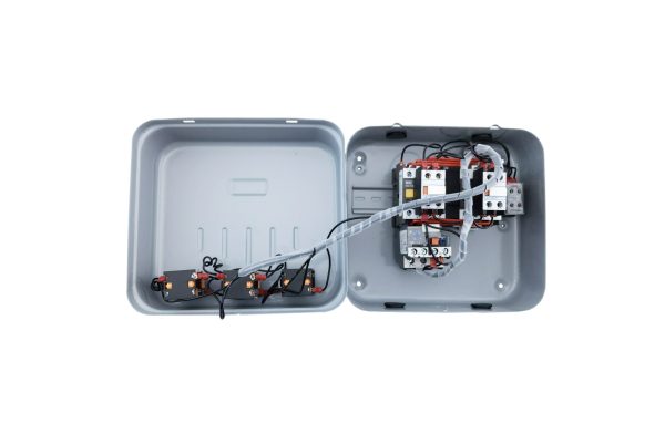 Контактор КММор151216 в оболонці мет. реверс 12А РТ-9-13 230В/АС3 IP54 TNSy